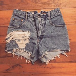 Vintage Nuovo high-waisted denim shorts